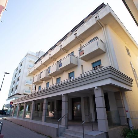 Hotel Cevoli Bellaria-Igea Marina Exterior photo