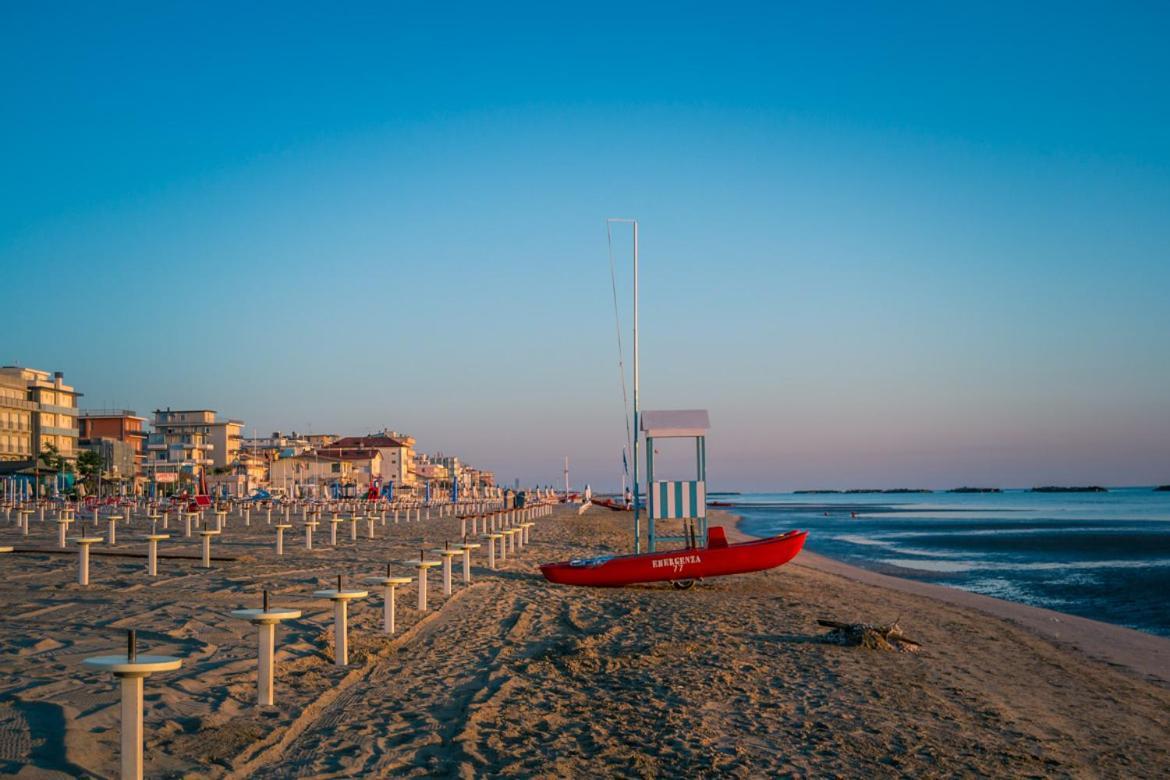 Hotel Cevoli Bellaria-Igea Marina Exterior photo